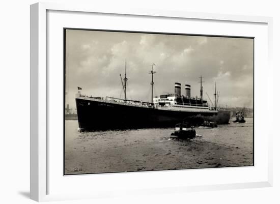 Hapag, Hochseedampfer Albert Ballin Im Hafen-null-Framed Giclee Print