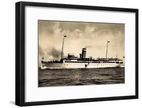 Hapag, Seebäderdienst, Dampfschiff Cobra in Fahrt-null-Framed Giclee Print