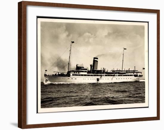 Hapag, Seebäderdienst, Dampfschiff Cobra in Fahrt-null-Framed Giclee Print