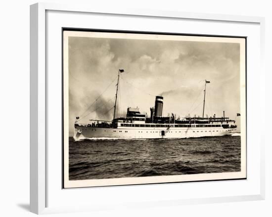 Hapag, Seebäderdienst, Dampfschiff Cobra in Fahrt-null-Framed Giclee Print