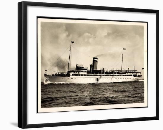 Hapag, Seebäderdienst, Dampfschiff Cobra in Fahrt-null-Framed Giclee Print