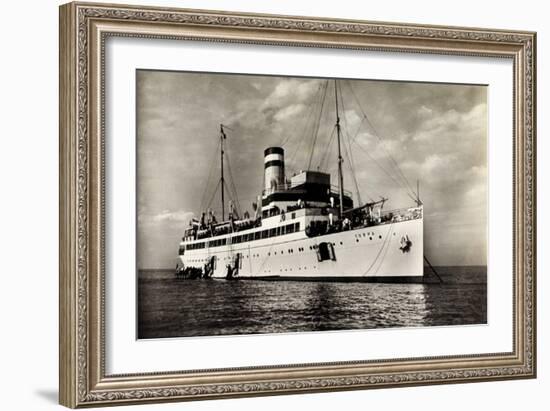 Hapag, Seebäderdienst, Dampfschiff Cobra Vor Anker-null-Framed Giclee Print