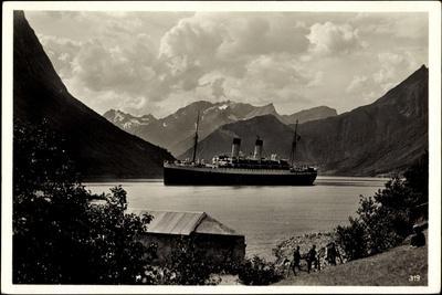 https://imgc.allpostersimages.com/img/posters/hardangerfjord-hsdg-dampfschiff-monte-olivia_u-L-POTXE40.jpg?artPerspective=n