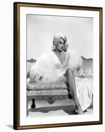 HARLOW, 1965 directed by GORDON DOUGLAS Carroll Baker (b/w photo)-null-Framed Photo