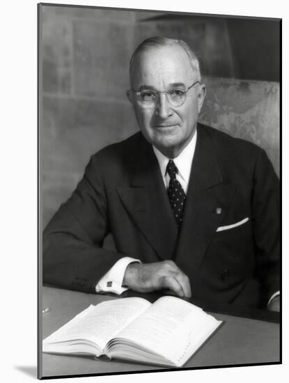 Harry Truman, President of U.S. in 1952-null-Mounted Photo
