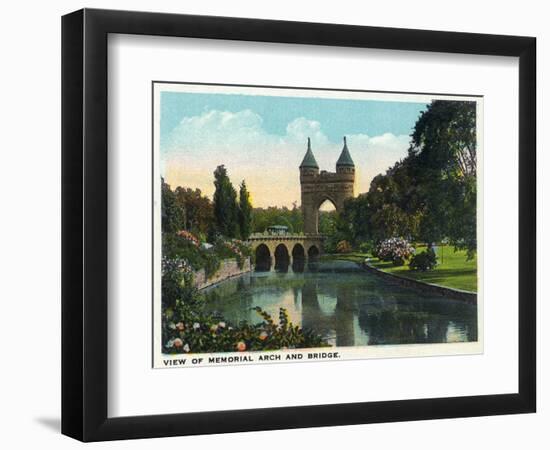 Hartford, Connecticut - Bushnell Park Memorial Arch and Bridge Scene-Lantern Press-Framed Art Print