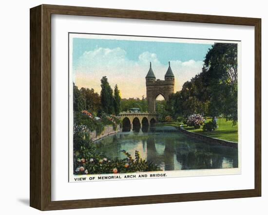 Hartford, Connecticut - Bushnell Park Memorial Arch and Bridge Scene-Lantern Press-Framed Art Print