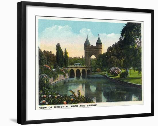 Hartford, Connecticut - Bushnell Park Memorial Arch and Bridge Scene-Lantern Press-Framed Art Print