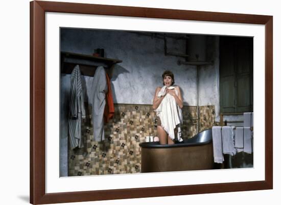 HATARI !, 1962 directed by HOWARD HAWKS Elsa Martinelli (photo)-null-Framed Photo