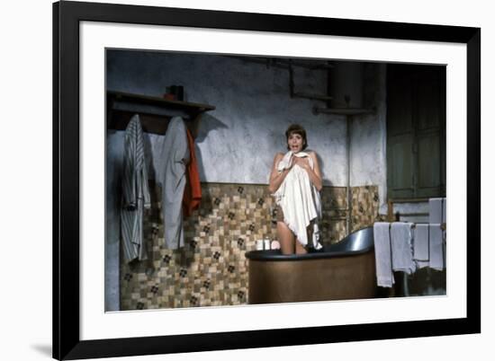 HATARI !, 1962 directed by HOWARD HAWKS Elsa Martinelli (photo)-null-Framed Photo