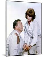 HATARI !, 1962 directed by HOWARD HAWKS John Wayne and Elsa Martinelli (photo)-null-Mounted Photo