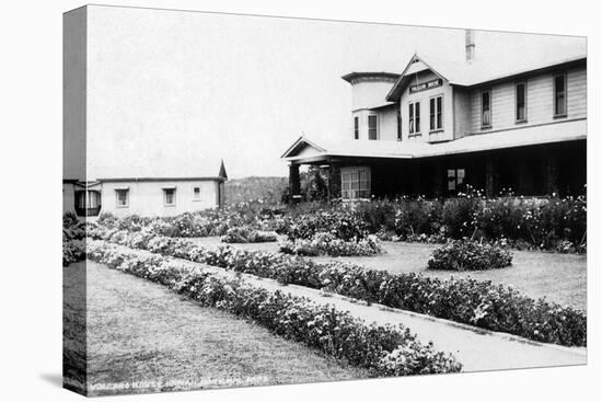 Hawaii Nat'l Park, Hawaii - Volcano House-Lantern Press-Stretched Canvas