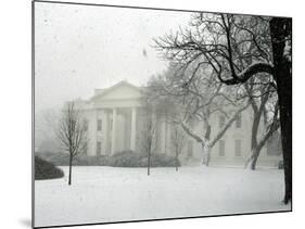 Heavy Snow Falls at the White House-null-Mounted Photographic Print