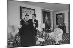 Heiress and Designer Gloria Vanderbilt at Home with Husband Wyatt Cooper, New York, 1974-Alfred Eisenstaedt-Mounted Photographic Print