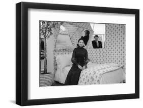 Heiress and Fashion Designer Gloria Vanderbilt with Husband Wyatt Cooper, New York, 1974-Alfred Eisenstaedt-Framed Photographic Print