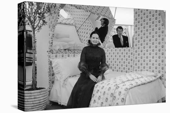 Heiress and Fashion Designer Gloria Vanderbilt with Husband Wyatt Cooper, New York, 1974-Alfred Eisenstaedt-Stretched Canvas