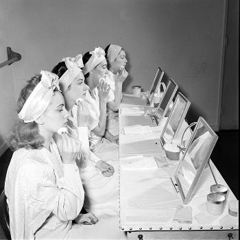 Inside Madame Helena Rubinstein's Beauty School • Inge Morath • Magnum  Photos