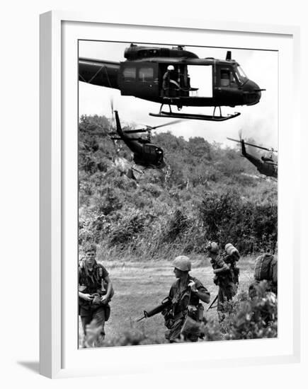 Helicopters Drop Troops-Associated Press-Framed Premium Photographic Print