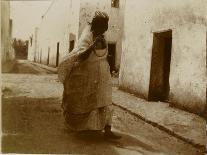 Voyage en Algérie : femme marchant dans une rue de Biskra-Henri Jacques Edouard Evenepoel-Giclee Print