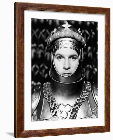 Henry V, Laurence Olivier As King Henry V, 1944-null-Framed Photo