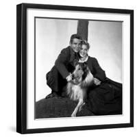 HILLS OF LASSIE, 1948 DIRECTED OF FRED M. WILCOX Tom Drake, Pal and Janet Leigh (b/w photo)-null-Framed Photo