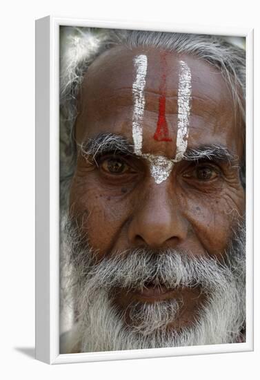 Hindu pilgrim from Jharkand wearing the trident-shaped mark worn by the devotees of Vishnu-Godong-Framed Photographic Print