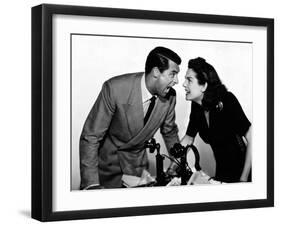 HIS GIRL FRIDAY, 1940 directed by HOWARD HAWKS Cary Grant and Rosalind Russell (b/w photo)-null-Framed Photo