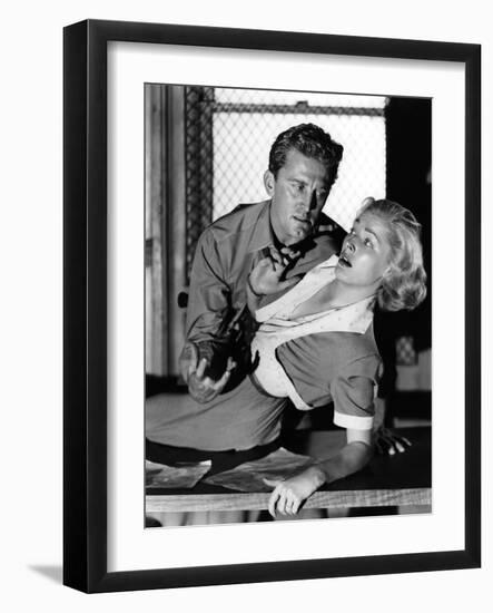 Histoire by detective (Detective Story) by William Wyler with Eleanor Parker, Kirk Douglas, 1951 (b-null-Framed Photo