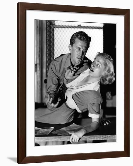 Histoire by detective (Detective Story) by William Wyler with Eleanor Parker, Kirk Douglas, 1951 (b-null-Framed Photo