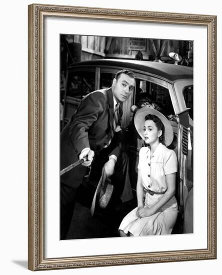 Hold Back The Dawn, Charles Boyer, Olivia Dehavilland, 1941-null-Framed Photo