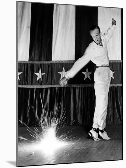 Holiday Inn, Fred Astaire, 1942, Dancing-null-Mounted Photo