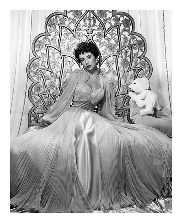 Elizabeth Taylor 1951 Glamour Shoot