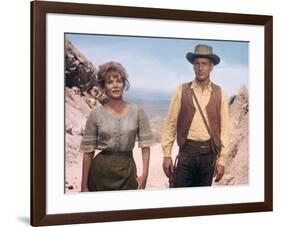 HOMBRE, 1967 directed by MARTIN RITT Diane Cilento and Paul Newman (photo)-null-Framed Photo