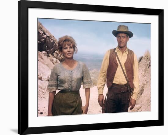 HOMBRE, 1967 directed by MARTIN RITT Diane Cilento and Paul Newman (photo)-null-Framed Photo