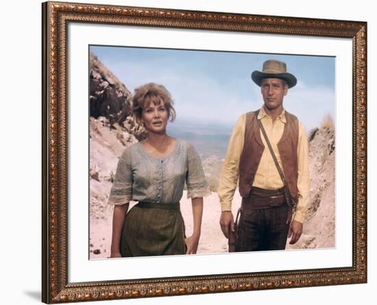 HOMBRE, 1967 directed by MARTIN RITT Diane Cilento and Paul Newman (photo)-null-Framed Photo