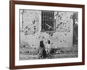 Homeless Children, Barcelona, Catalonia, Spain, Spanish Civil War, C1936-C1939-null-Framed Giclee Print