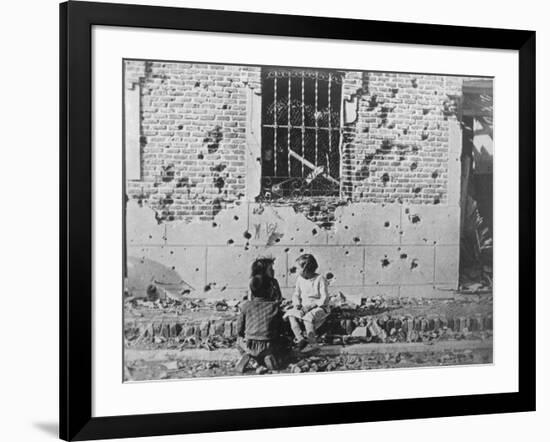 Homeless Children, Barcelona, Catalonia, Spain, Spanish Civil War, C1936-C1939-null-Framed Giclee Print