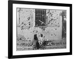 Homeless Children, Barcelona, Catalonia, Spain, Spanish Civil War, C1936-C1939-null-Framed Giclee Print