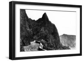 Honolulu, Hawaii - Pali Peak-Lantern Press-Framed Art Print