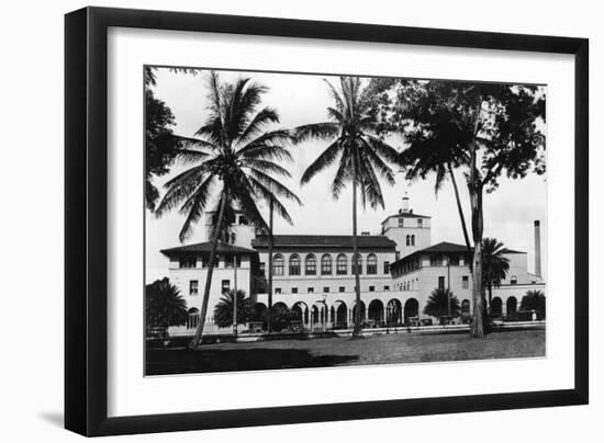 Honolulu, Hawaii View of Federal Bldg and Post Office Photograph - Honolulu, HI-Lantern Press-Framed Art Print