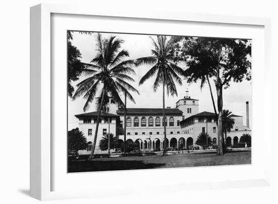 Honolulu, Hawaii View of Federal Bldg and Post Office Photograph - Honolulu, HI-Lantern Press-Framed Art Print