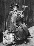 Old Woman, Back of Fleet Street, London, 1926-1927-Hoppe-Stretched Canvas