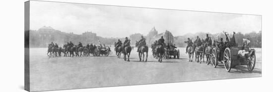 Horse-Drawn Artillery Passing the Palace of Versailles, France, August 1914-null-Stretched Canvas