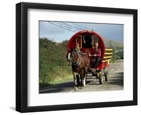 Horse-Drawn Gypsy Caravan, Dingle Peninsula, County Kerry, Munster, Eire (Republic of Ireland)-Roy Rainford-Framed Photographic Print