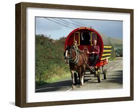 Horse-Drawn Gypsy Caravan, Dingle Peninsula, County Kerry, Munster, Eire (Republic of Ireland)-Roy Rainford-Framed Photographic Print