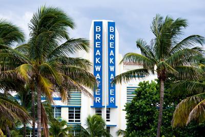 https://imgc.allpostersimages.com/img/posters/hotel-breakwater-sign-south-beach-miami-florida_u-L-PZ5DS80.jpg?artPerspective=n