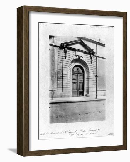 Hotel Du Grand Veneur in Paris, 60 Rue De Turenne, 1901-Eugene Atget-Framed Giclee Print