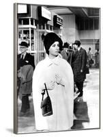 Hotel International THE V.I.P.S d'Anthony Asquith with Elizabeth Taylor, 1963 (b/w photo)-null-Framed Photo