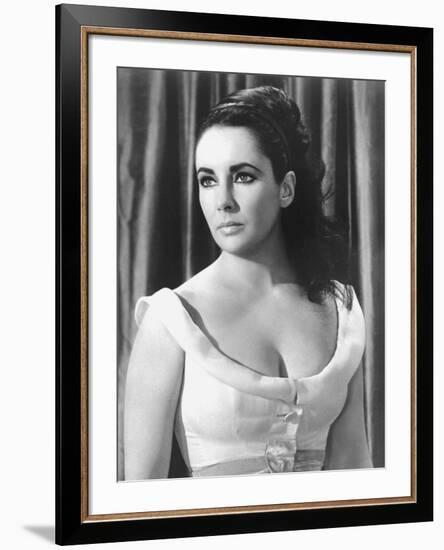 Hotel International THE V.I.P.S d'Anthony Asquith with Elizabeth Taylor, 1963 (b/w photo)-null-Framed Photo