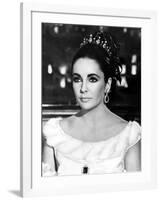 Hotel International THE V.I.P.S d'Anthony Asquith with Elizabeth Taylor, 1963 (b/w photo)-null-Framed Photo